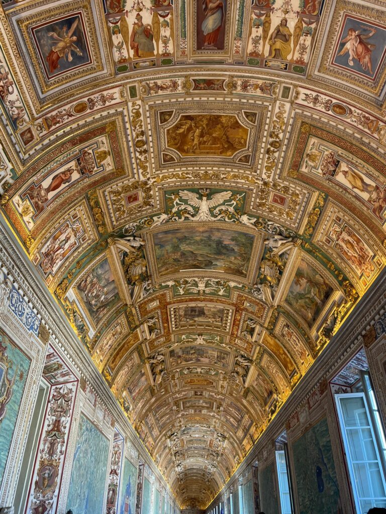 Gallery of Maps in Rom entdecken